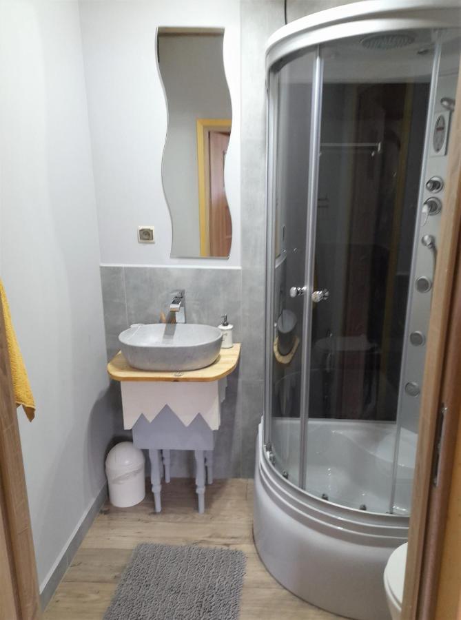 Hotel Chochlik Ustrzyki Dolne Exterior foto